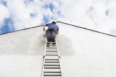 Peinture extérieure à Queaux — façades et ravalement