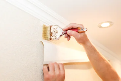 Pose de papier peint à Queaux — revêtements muraux et toiles de verre